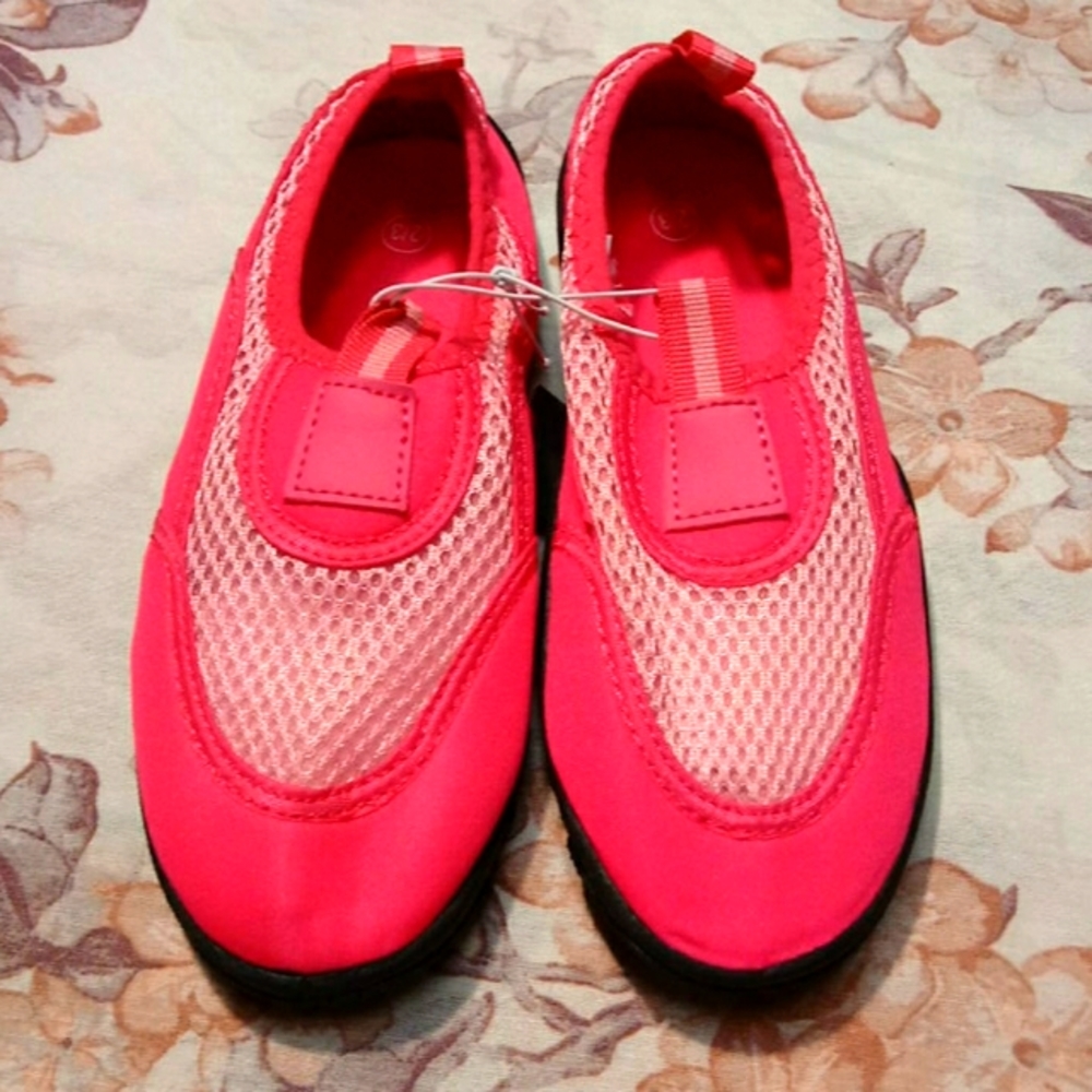 NWT Girl's Water Shoes